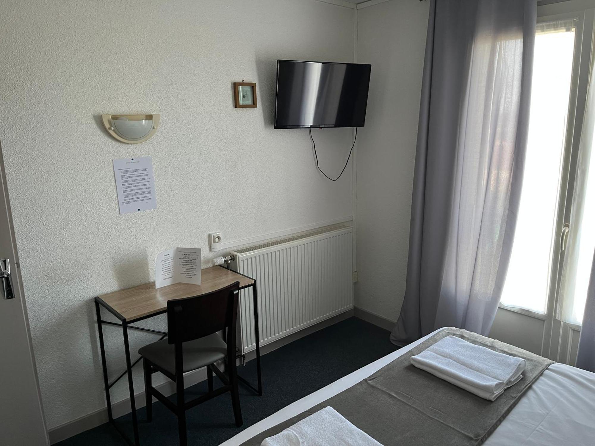 Hotel Le Lyon Vert Commentry Exterior foto